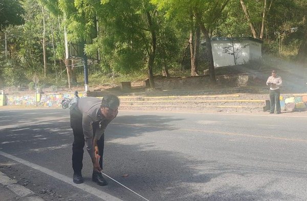 Kumpulan Fakta Hasil Olah TKP Kecelakaan Motor Bonceng 3 Lawan Arah Hantam Dump Truk Pemuda Tewas di Bima