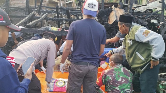 Kebakaran Rumah Panggung di Bima, Pemilik Ditemukan Tewas Kebakaran Rumah Panggung di Bima, Pemilik Ditemukan Tewas